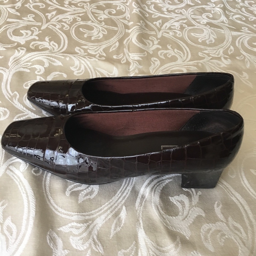 🎁 Nordstrom Patent Leather Croc Embossed Pumps